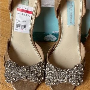 Brand new  Betsy Johnson jeweled front  pale bronze heels size 7